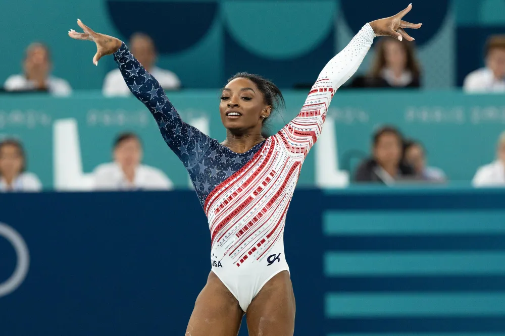 Jonathan Owens Gives His Best Gymnastics Salute After Forced Fumble