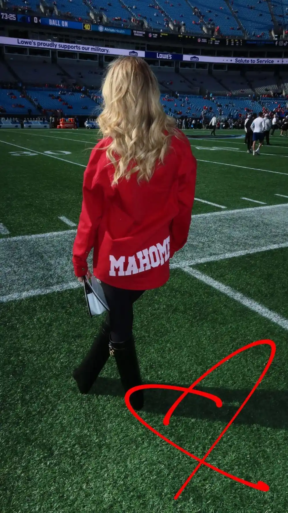 Pregnant Brittany Mahomes Slays Game Day Fashion at Husband Patricks Chiefs vs Panthers Game