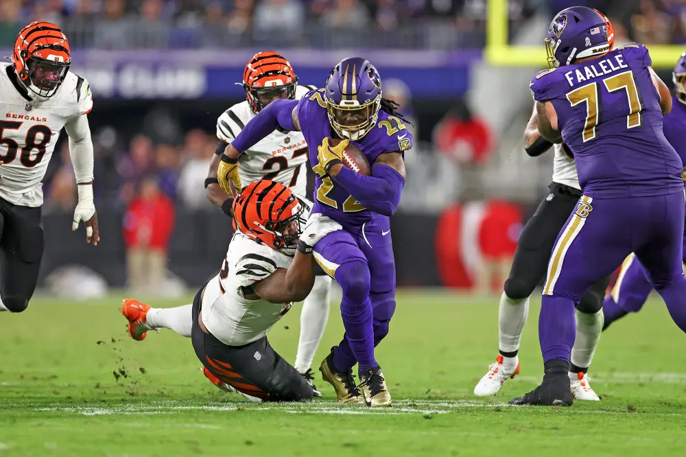 Baltimore Ravens Derrick Henry Gets Pantsed