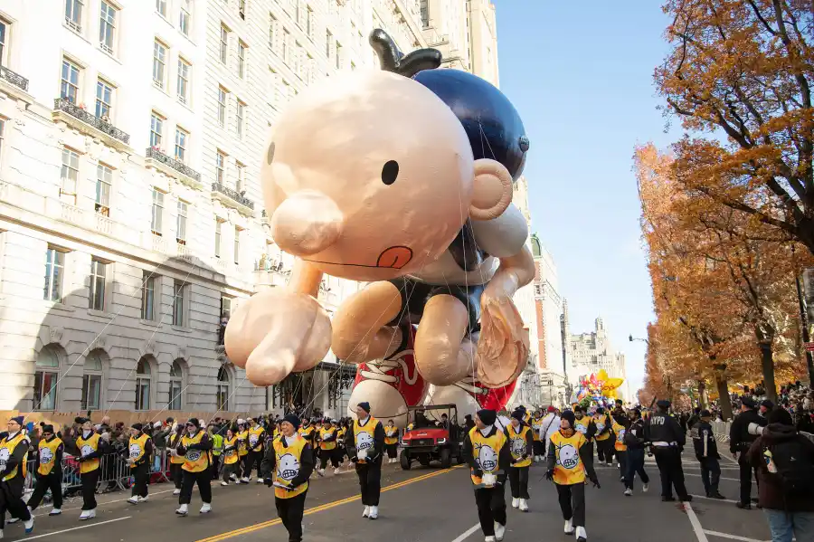 Biggest Thanksgiving Day Parade Mishaps Over the Years Diary Of A Wimpy Kid