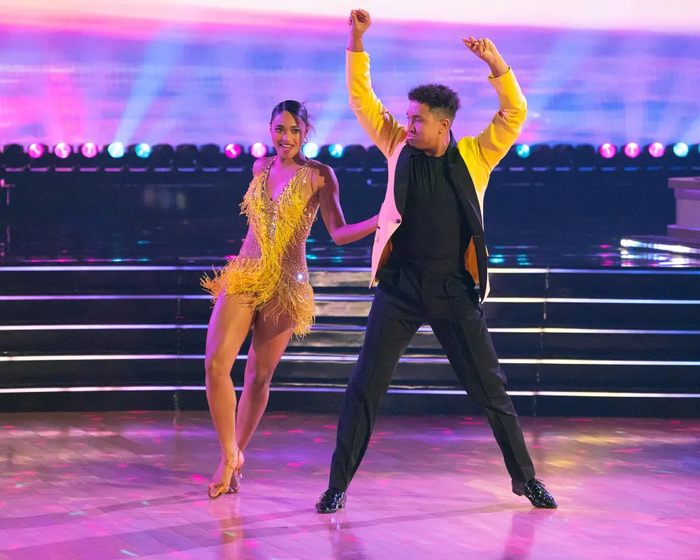 Brandon Armstrong Jokes He Looked Like a Boomer Not Knowing the Charli XCX Apple Dance 0178