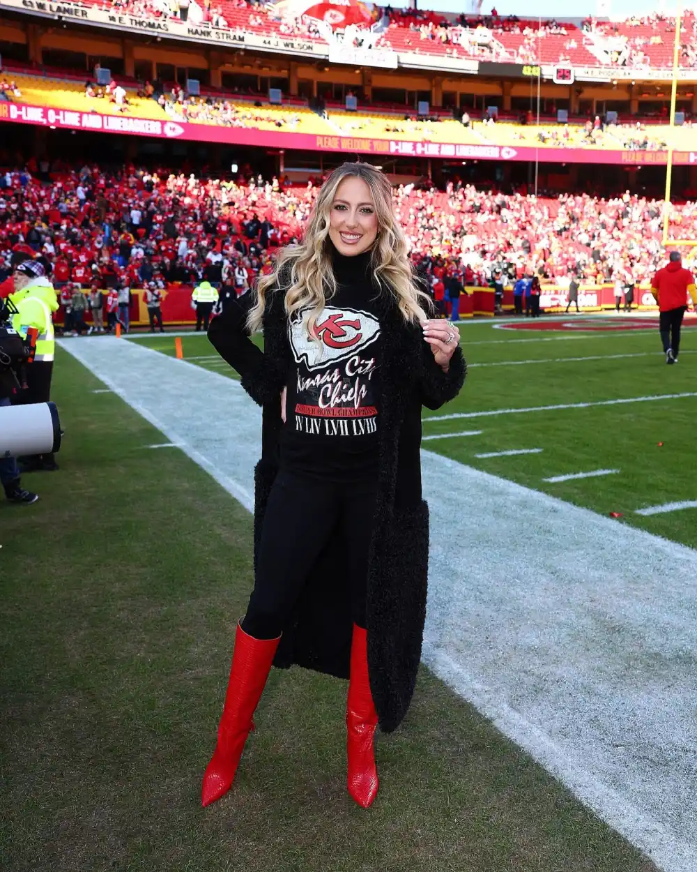 Brittany Mahomes Kansas City Chiefs vs Las Vegas Raiders Outfit Features Her Own Merch 789