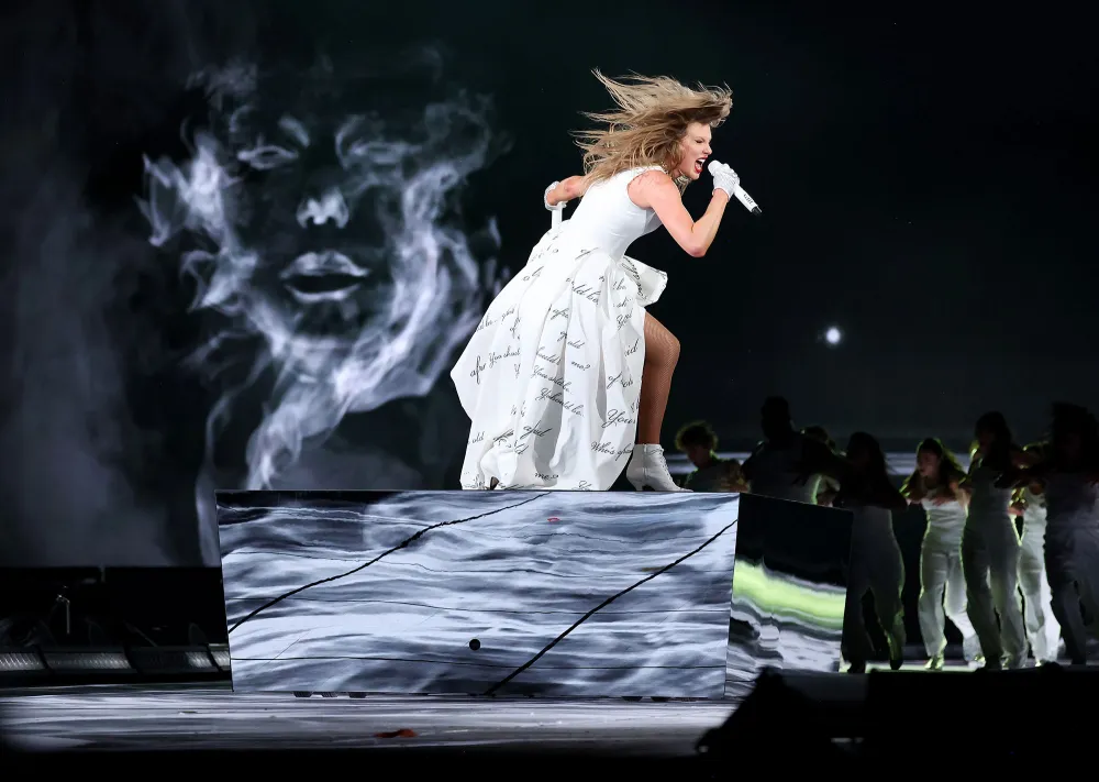 Courtney Love Says Taylor Swift Angry Lyrics Resonate With Me 3