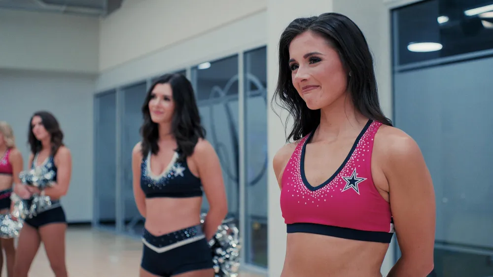 Dallas Cowboys Cheerleaders Take 24 000 Steps Half a Marathon s Worth During an Average Gameday 704