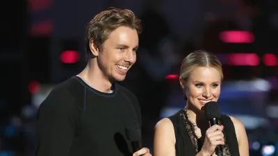 Dax Shepard Catches Fans Trying to Identify Him and Kristen Bell Insanely Funny to Witness