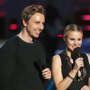 Dax Shepard Catches Fans Trying to Identify Him and Kristen Bell Insanely Funny to Witness