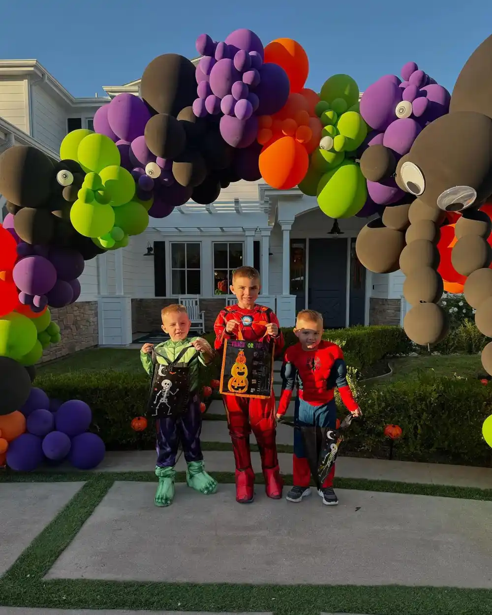 Dodgers Star Freddie Freeman Goes Trick or Treating the Night After Winning World Series