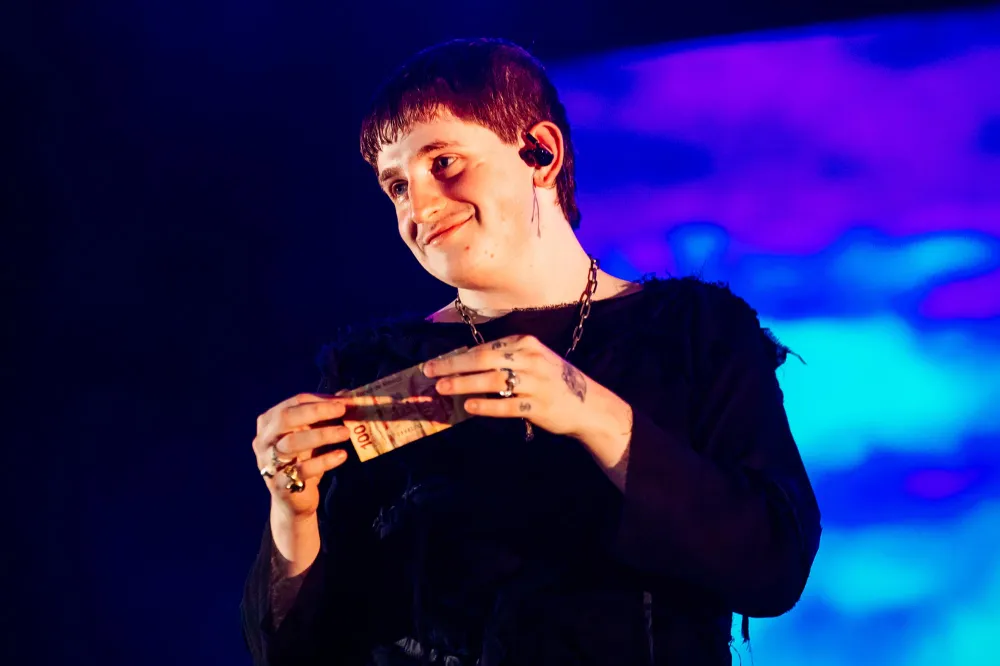 El tenso momento entre el rapero argentino Dillom y un tuitero que lo insultó en redes 849