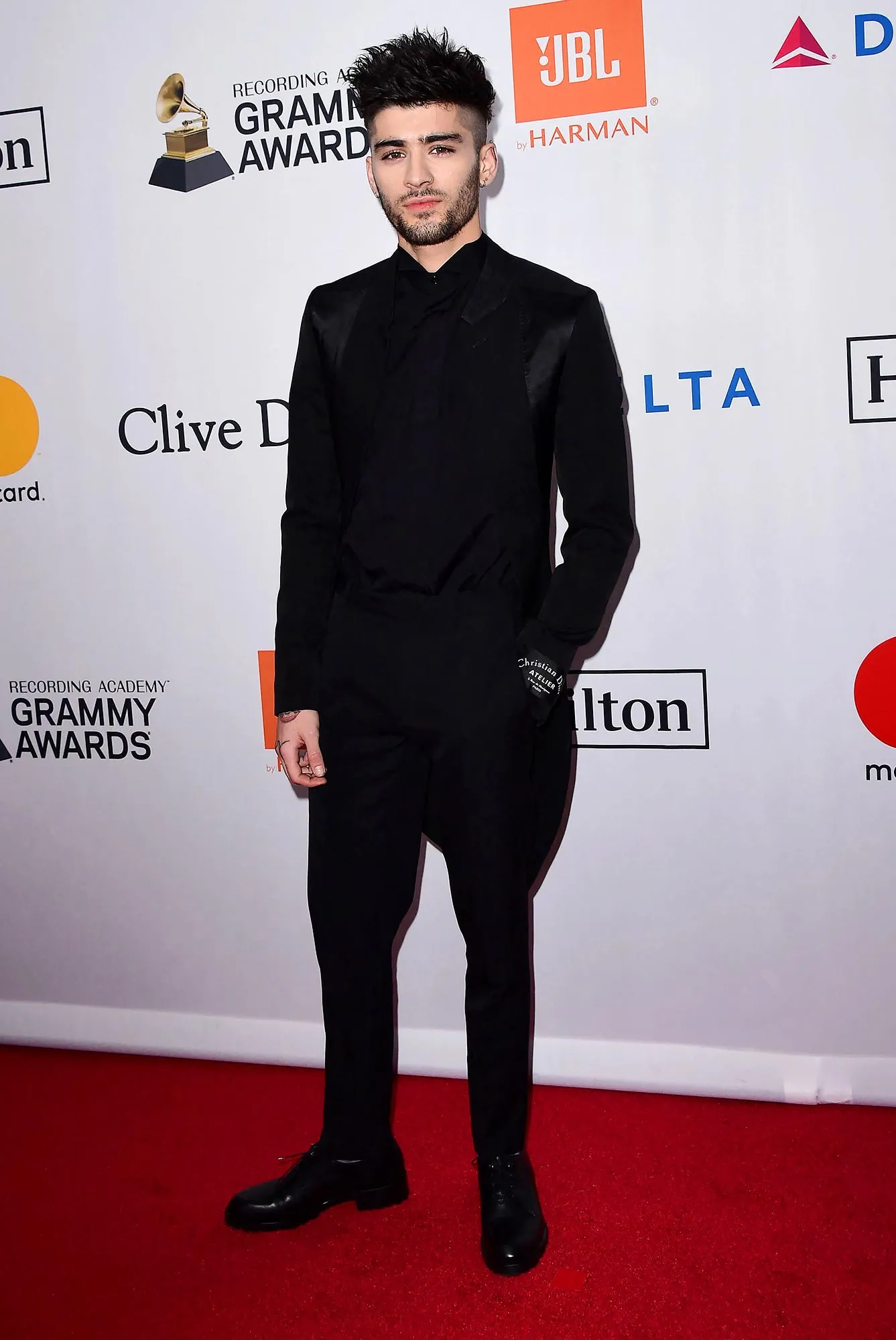 Feature Zayn Malik Postpones Dates on Europe Tour