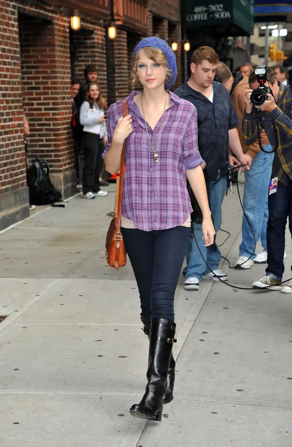 Taylor Swift Is Every Millennial Woman Who Doesn&rsquo;t Know What Jeans To Wear Now