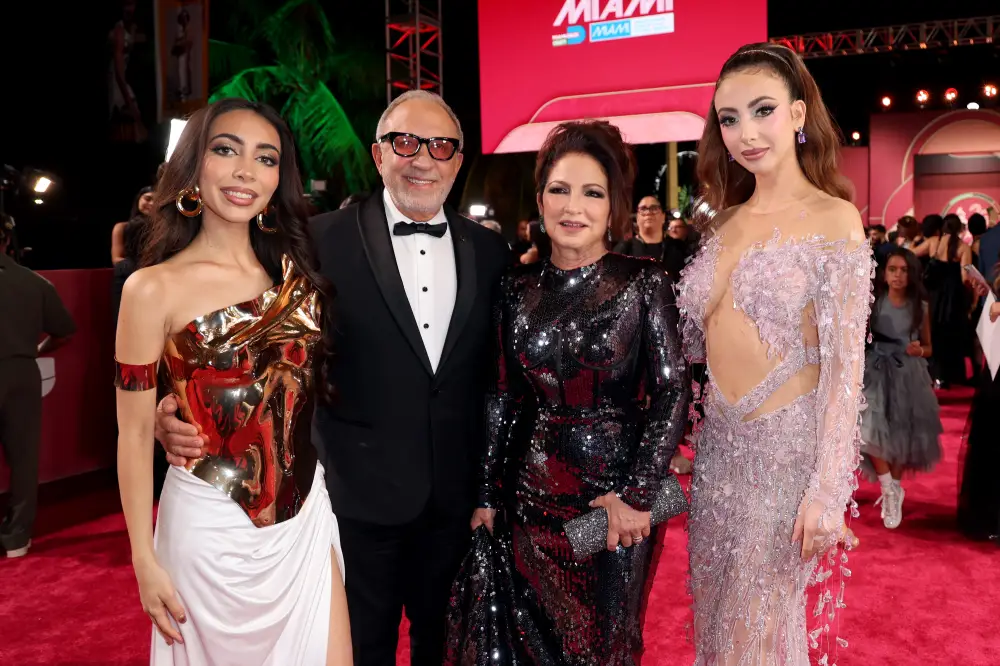 Alisun, Emilio Estefan, Gloria Estefan y Mar Sol&iacute;s.