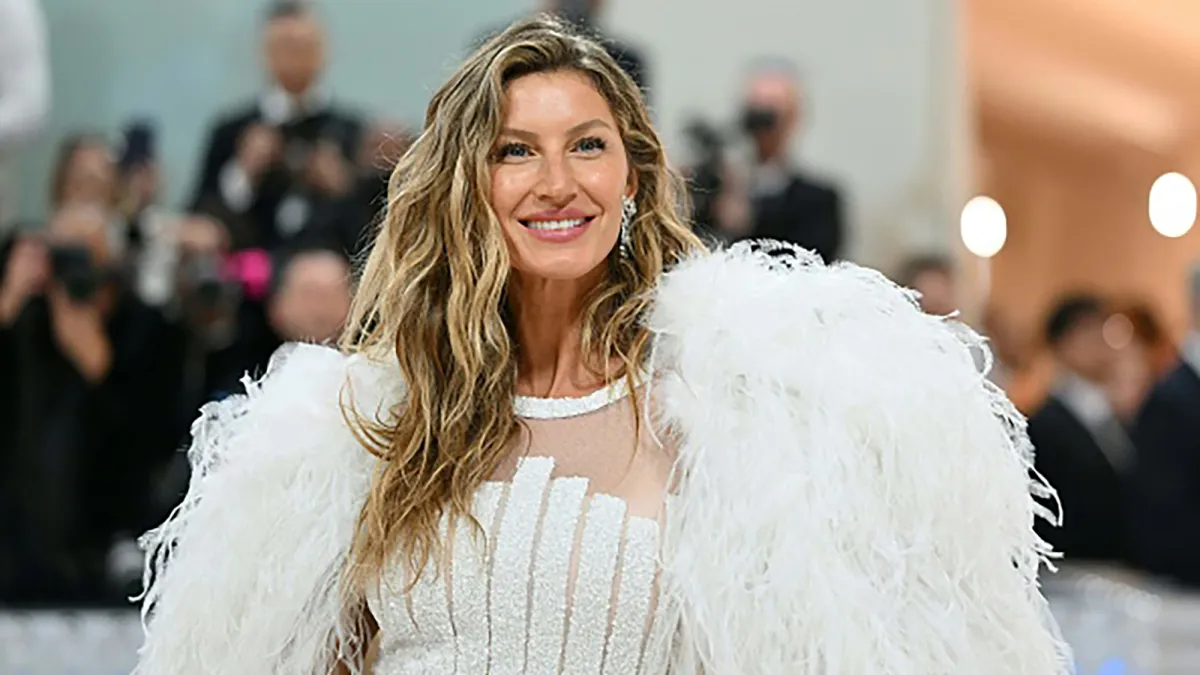 Brazilian model Gisele Bundchen arrives for the 2023 Met Gala at the Metropolitan Museum of Art on May 1, 2023, in New York. - The Gala raises money for the Metropolitan Museum of Art's Costume Institute. The Gala's 2023 theme is "Karl Lagerfeld: A Line of Beauty." (Photo by Angela WEISS / AFP) (Photo by ANGELA WEISS/AFP via Getty Images)