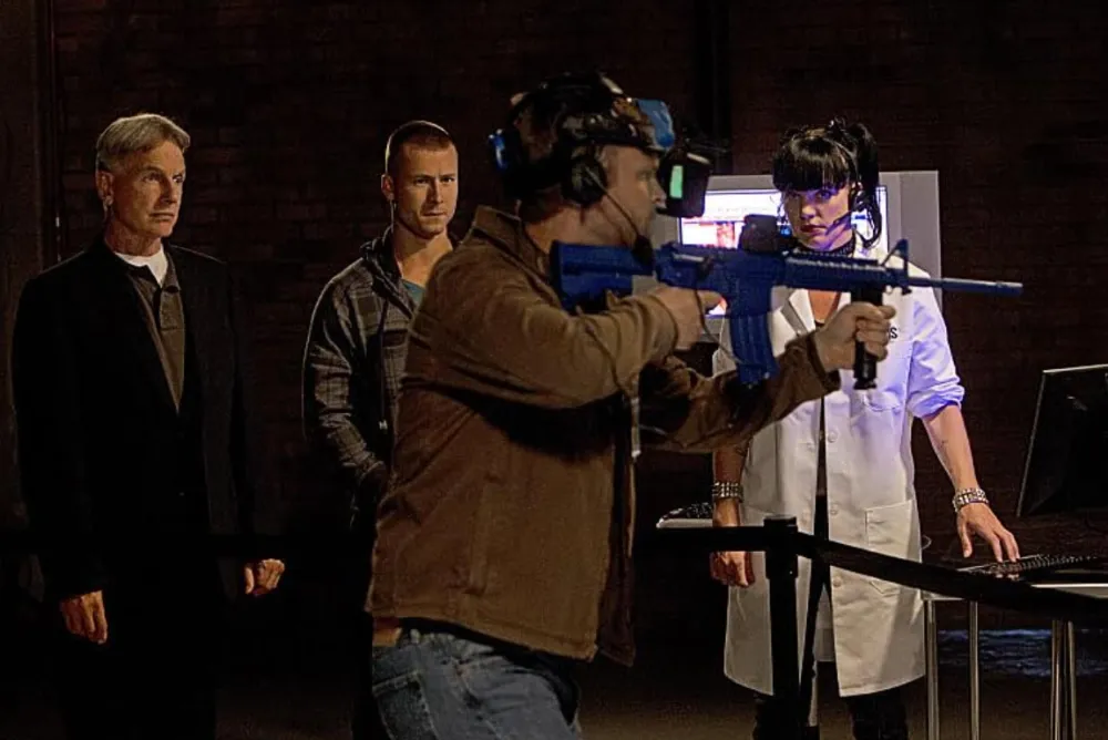 Glen Powell Says NCIS Guest Spot Kept Him Afloat for a Year Recalls Life Before Hollywood Success 0299