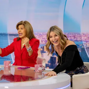 Hoda Kotb teases signal she ll give Jenna Bush Hager during Thanksgiving Day Parade 664