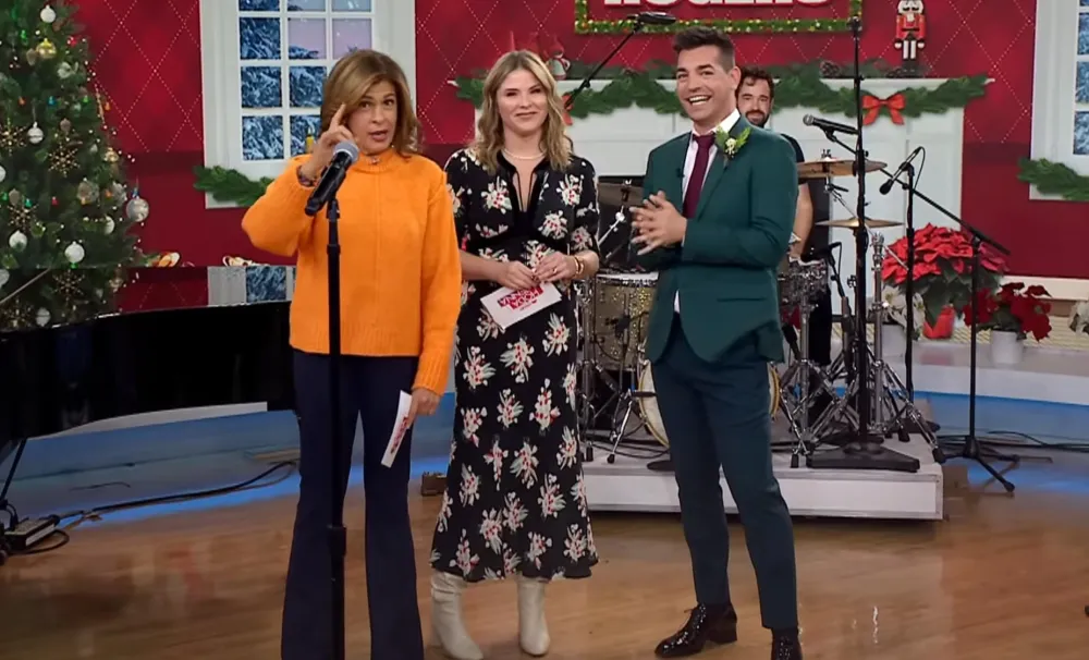 Hoda Kotb teases signal she ll give Jenna Bush Hager during Thanksgiving Day Parade 665
