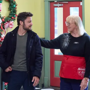 Holiday Touchdown A Chiefs Love Story Stars Gush Over Donna Kelces Cameo