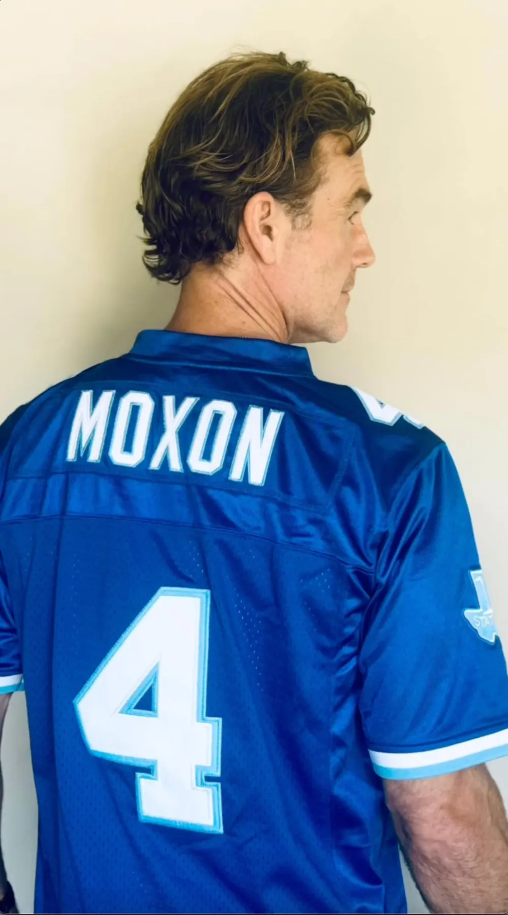 James Van Der Beek vende la camiseta de Varsity Blues para ayudar con la carga financiera del c&aacute;ncer