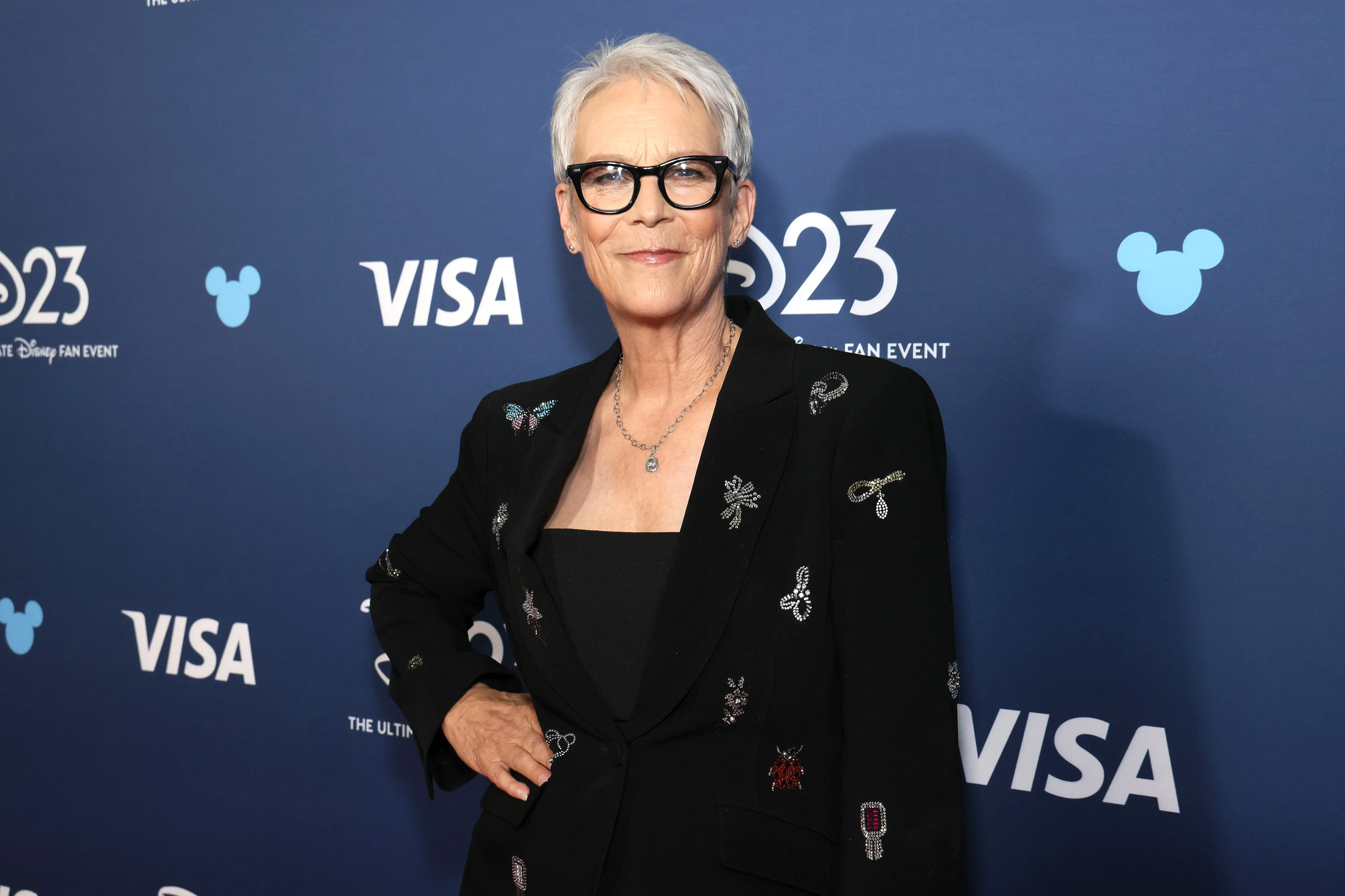 Jamie Lee Curtis Takes a Page from Makeup-Free Pamela Anderson