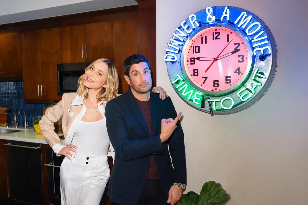 Jason Biggs and Wife Jenny Mollen Put Their Spousal Knowledge to the Test After 16 Years of Marriage 0109