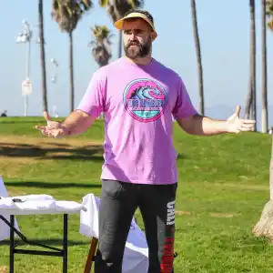 Jason Kelce Introduces Himself as Taylor Swifts Boyfriends Brother in 1st Scene From Late Night ESPN Show