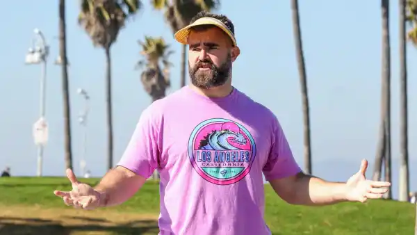 Jason Kelce Introduces Himself as Taylor Swifts Boyfriends Brother in 1st Scene From Late Night ESPN Show