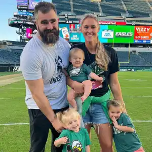 Jason Kelce Opens Up About Wife Kylie Kelce s Pregnancy With Their 4th Baby Girl 499