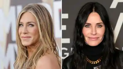 Jennifer Aniston Offers a Glimpse at Her Sweet Friendsgiving Celebration With Courteney Cox
