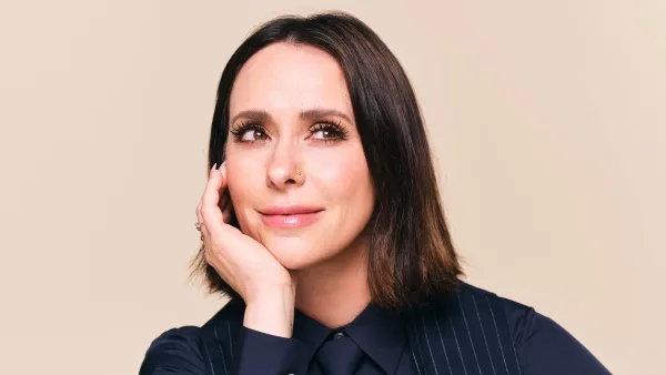 Jennifer Love Hewitt on Her Holiday Projects and Learning to Make Magic After Her Mother s Death 498