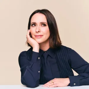 Jennifer Love Hewitt on Her Holiday Projects and Learning to Make Magic After Her Mother s Death 498
