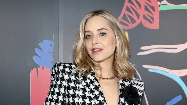 Jenny Mollen Realized She Had Lice While Traveling on an Airplane