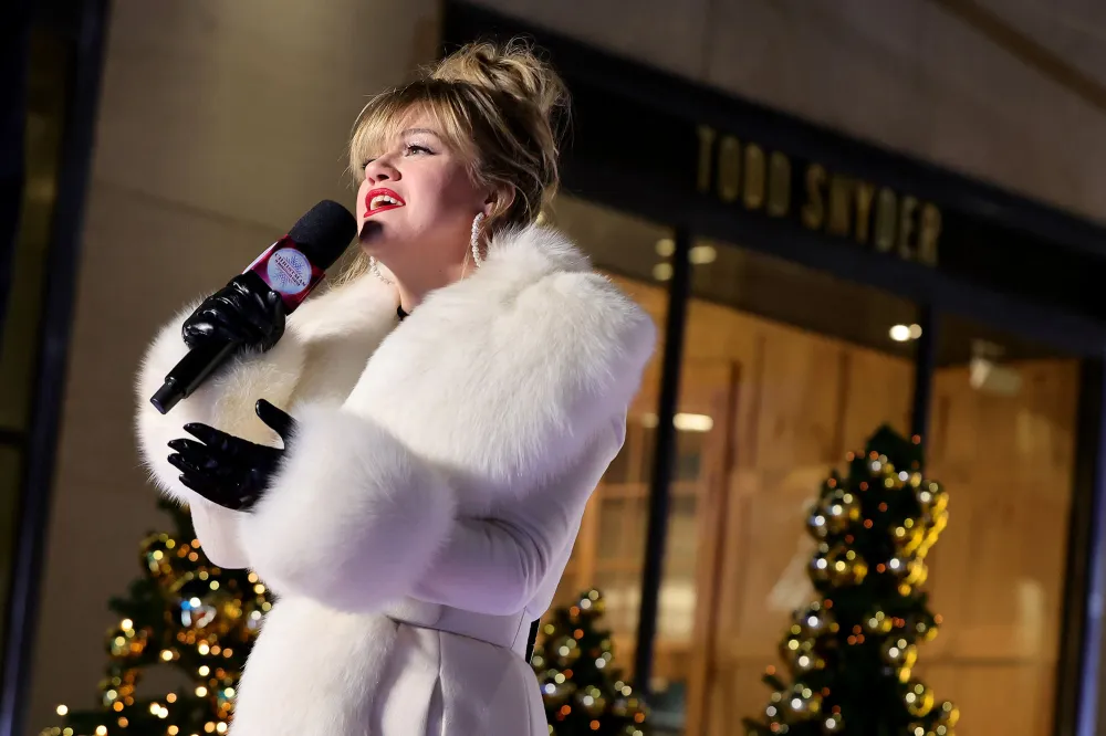 Kelly Clarkson Best Holiday Songs of 2024