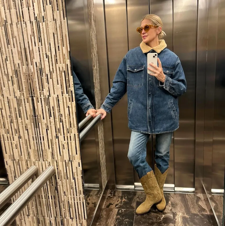 Kelly Rutherford Is the Queen of Stylish Mirror Selfies See Her Best Looks 0089