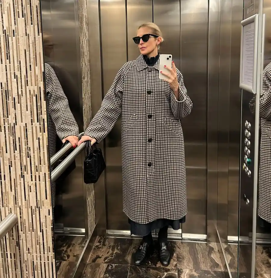 Kelly Rutherford Is the Queen of Stylish Mirror Selfies See Her Best Looks 0090