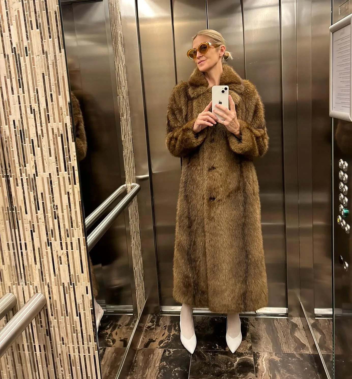 Kelly Rutherford Is the Queen of Stylish Mirror Selfies See Her Best Looks 0091