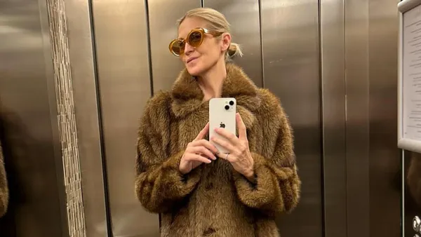 Kelly Rutherford Is the Queen of Stylish Mirror Selfies See Her Best Looks 0091