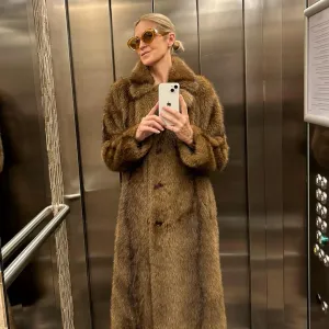 Kelly Rutherford Is the Queen of Stylish Mirror Selfies See Her Best Looks 0091