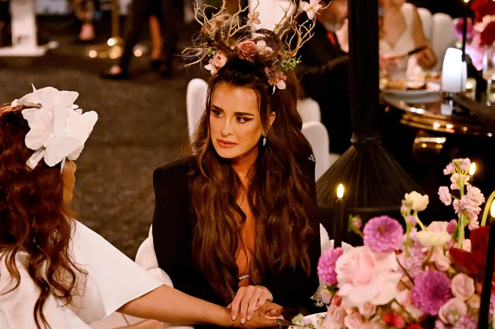 Kyle Richards Intentionally Omits Morgan Wade s Name From RHOBH Season 14 Premiere 222