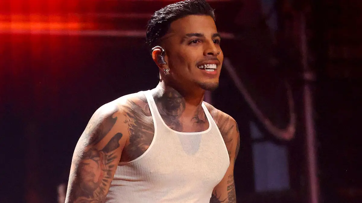 La profunda conexión que tiene Rauw Alejandro con sus fans mientras da los toques finales a su nuevo disco 0007