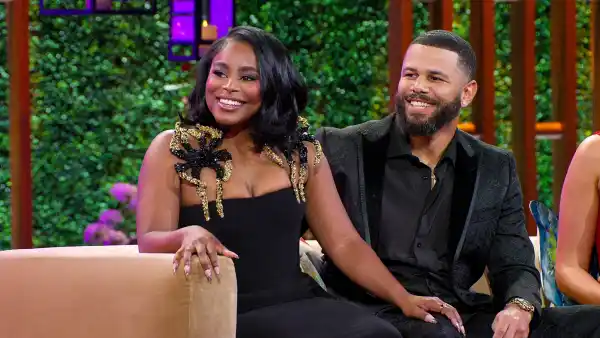 Love Is Blinds Ashley Denies Pregnancy Rumors I Gotta Stop Rubbing My Stomach