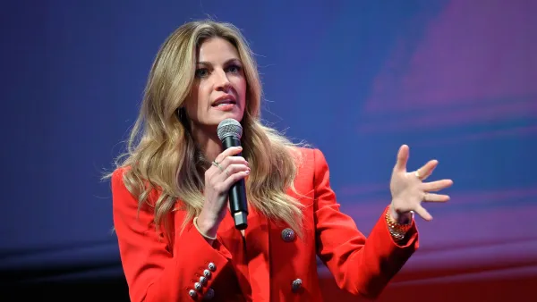 Meteorologist Criticizes Erin Andrews for Making Up Weather Alerts