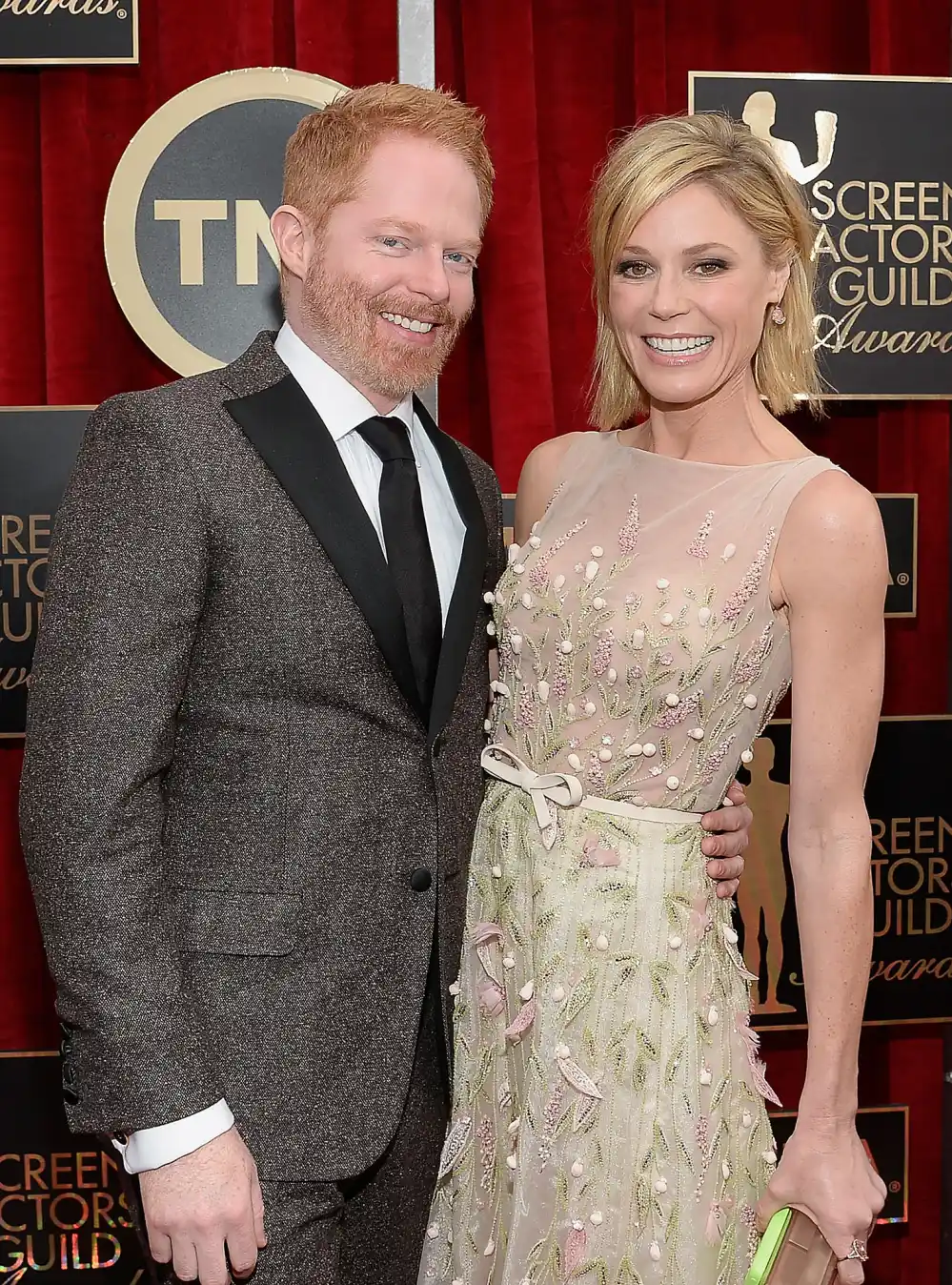 Modern Family Jesse Tyler Ferguson and Julie Bowen Document Thanksgiving in the ER With Their Kids 4