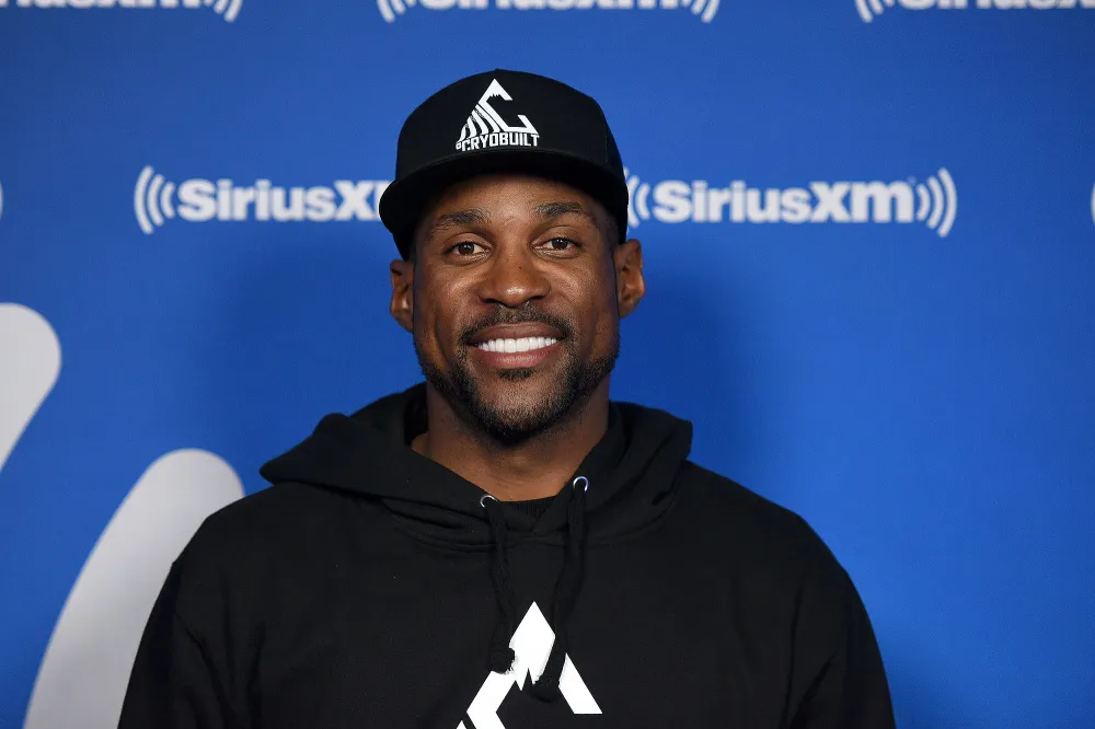 NFL Legend Thinks Travis Kelce and Taylor Swift Are Flash in the Pan