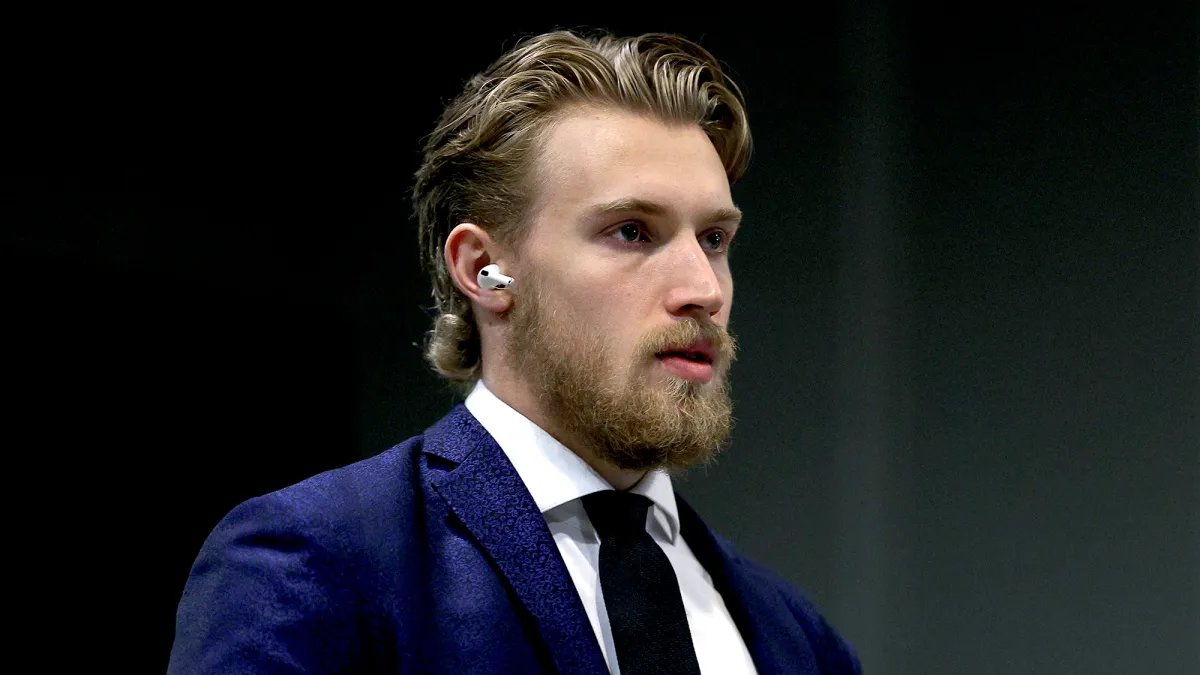 NHL Dylan Holloway Leaves Arena on Stretcher After Being Struck in the Neck By Puck