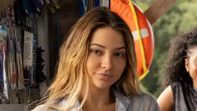 Outer Banks EPs Break Down Motivation for Sarah Cameron s Pregnancy Time to Play That Card 846