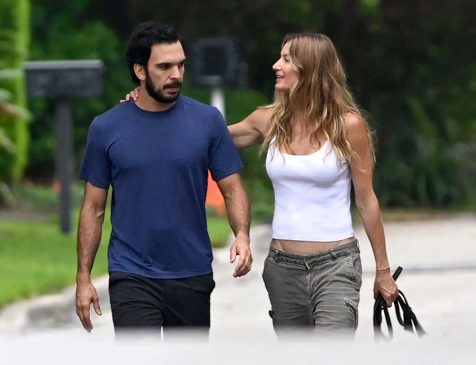 Pregnant Gisele Bundchen and Joaquim Valente Arent Talking About Marriage Ahead of Babys Arrival