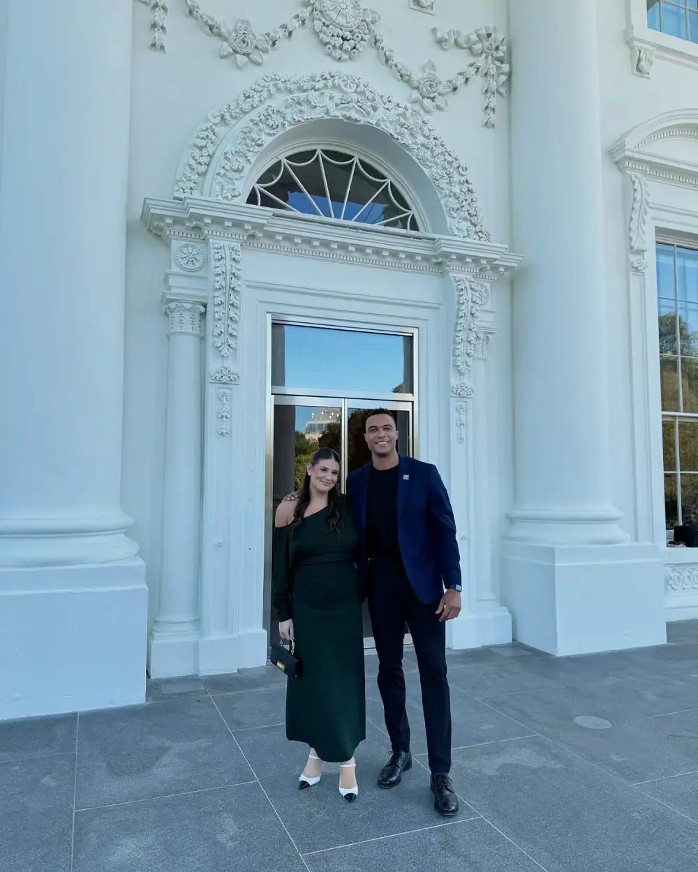 Remi Bader Shares Cozy Photo With Dale Moss