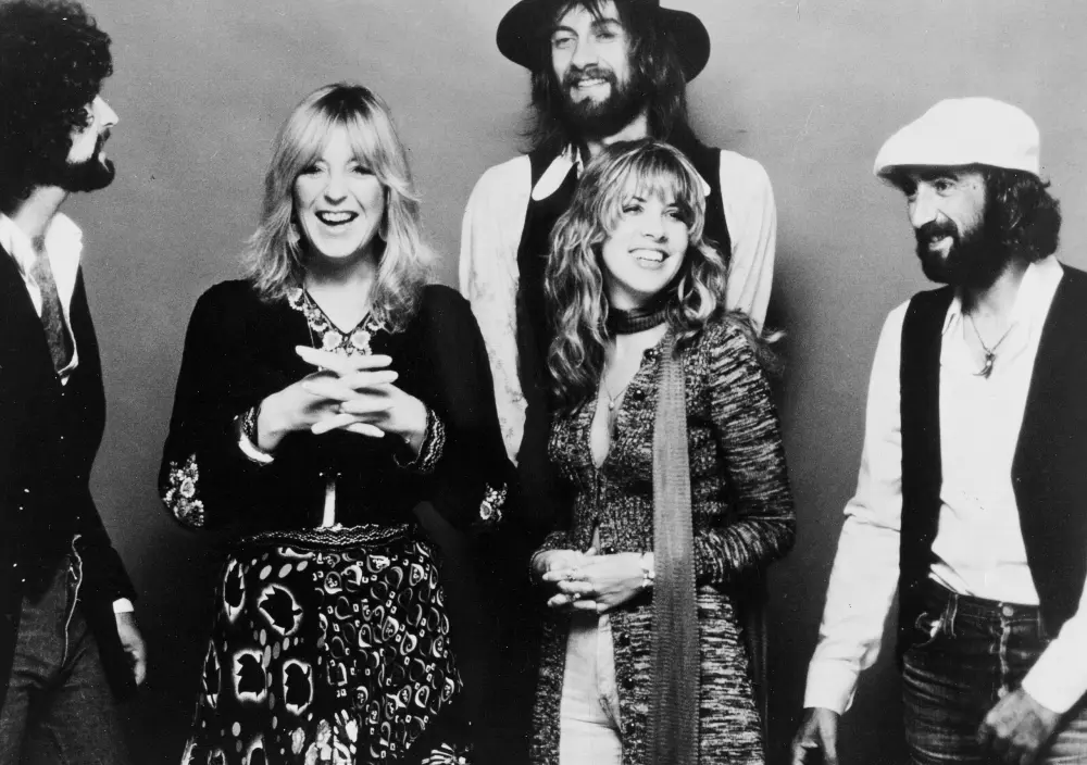 Revisiting Stevie Nicks Close Friendship With Christine McVie From Fleetwood Mac to Final Days 822