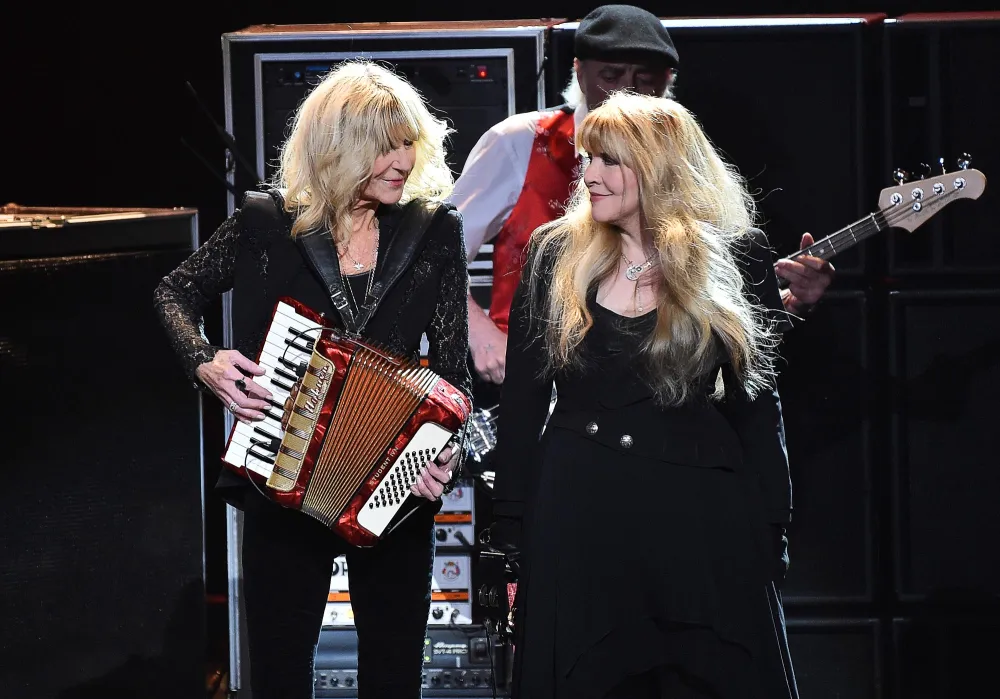 Revisiting Stevie Nicks Close Friendship With Christine McVie From Fleetwood Mac to Final Days 823