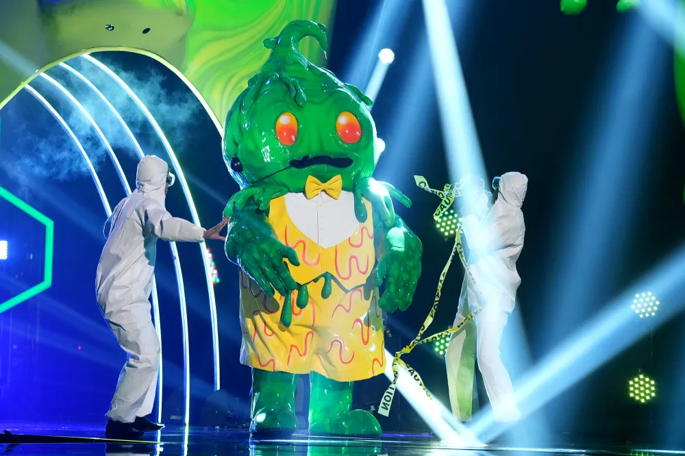 Robin Thicke Is Clueing Out Like Jenny McCarthy for His Latest Masked Singer Guess