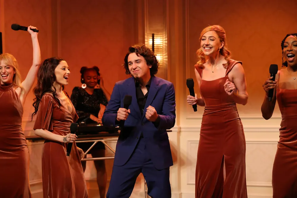 SNL s Domingo Makes Surprise Appearance at Sabrina Carpenter Concert